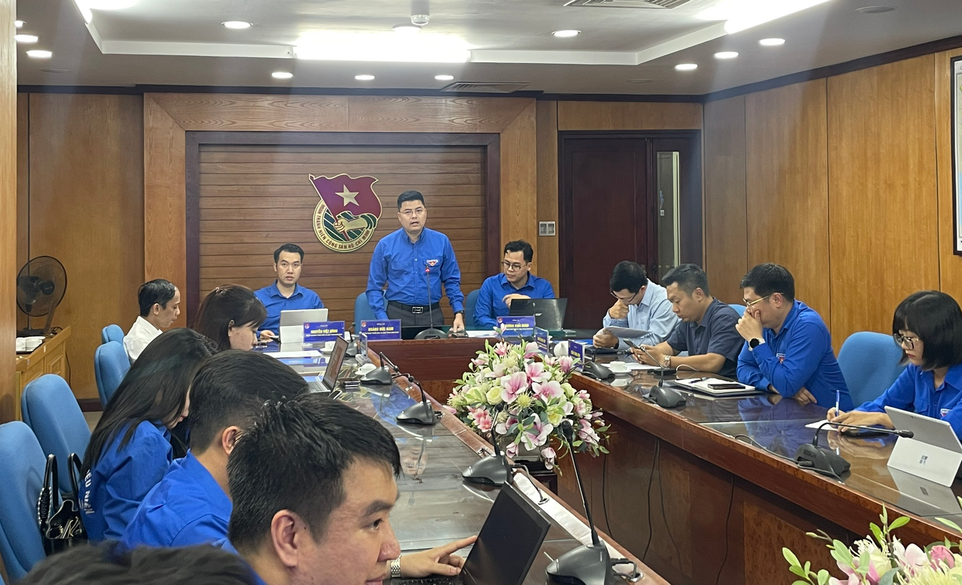 Anh Hoàng Đức Nam - Bí thư Đoàn cơ quan T.Ư Đoàn báo cáo tại hội nghị. Anh Hoàng Đức Nam - Bí thư Đoàn cơ quan T.Ư Đoàn báo cáo tại hội nghị.