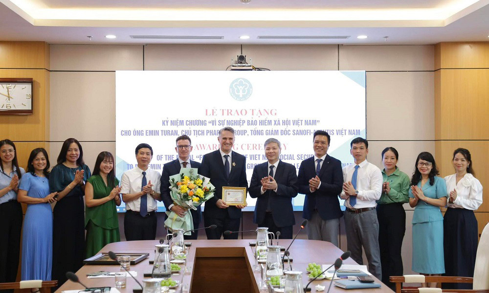 Ông Nguyễn Đức Hoà - Phó Tổng Giám đốc BHXH Việt Nam tiếp đoàn công tác Pháp.