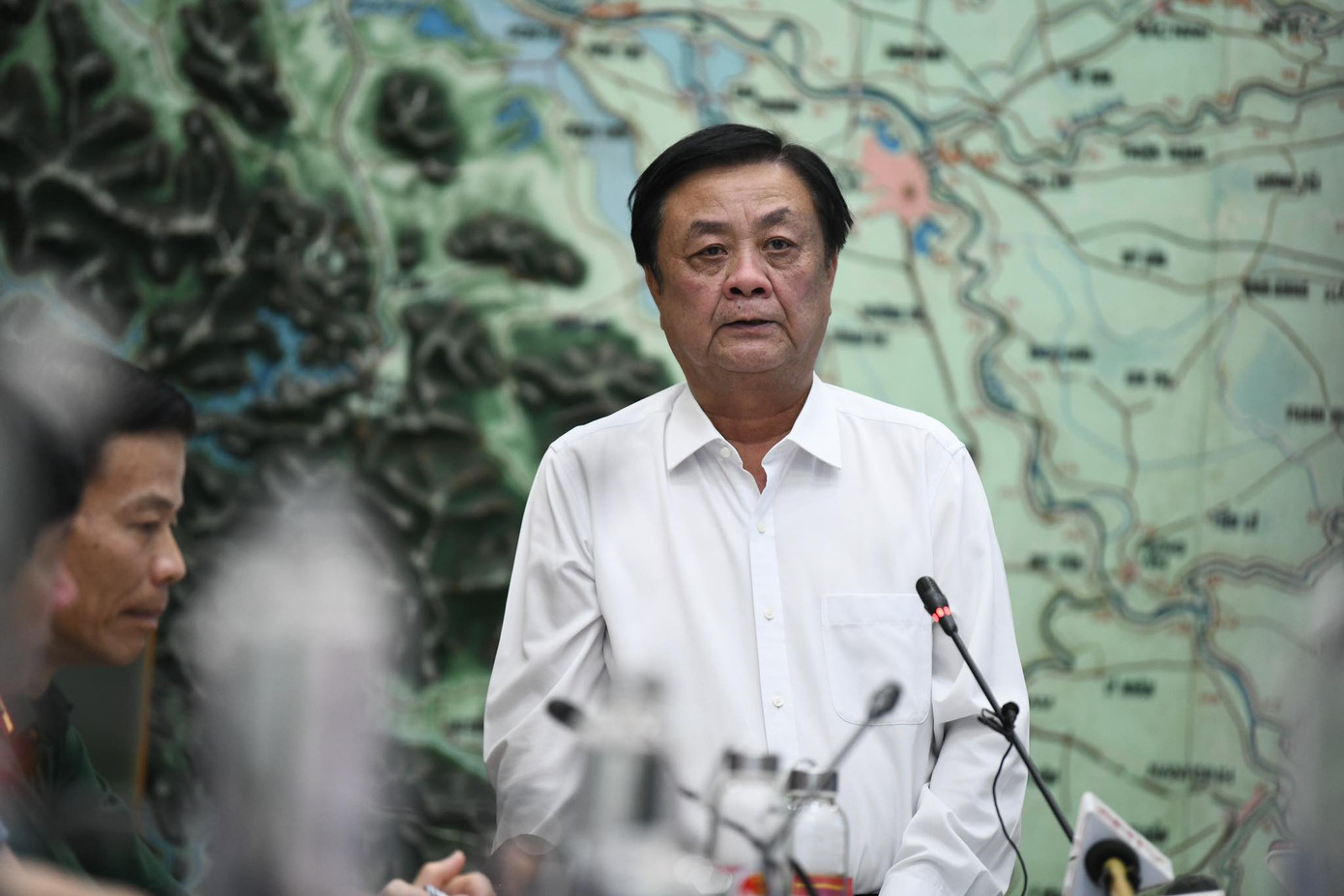 Bộ trưởng Lê Minh Hoan đề nghị các địa phương cần chủ động ứng phó, không chờ công điện chỉ đạo từ trên. Bộ trưởng Lê Minh Hoan đề nghị các địa phương cần chủ động ứng phó, không chờ công điện chỉ đạo từ trên.