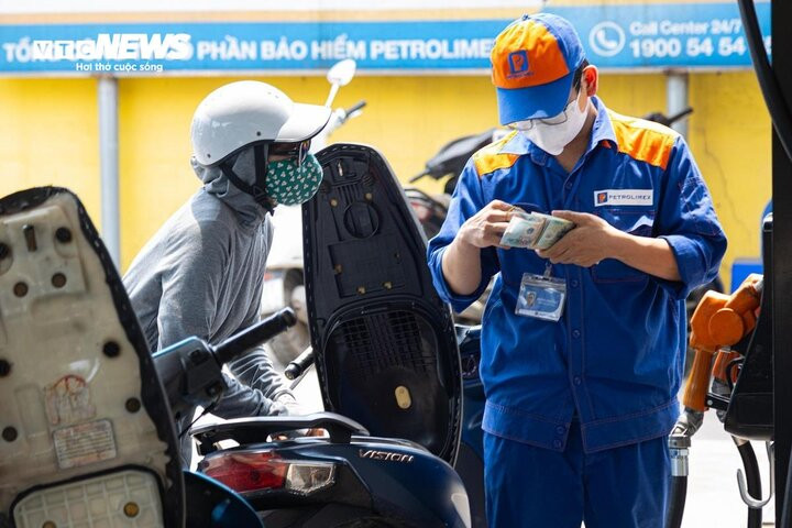 Dự thảo lần 6 Nghị định kinh doanh xăng dầu có nhiều điểm mới theo hướng thị trường cạnh tranh. Dự thảo lần 6 Nghị định kinh doanh xăng dầu có nhiều điểm mới theo hướng thị trường cạnh tranh.