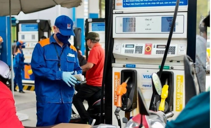 Giá xăng tăng lần thứ 3 liên tiếp.