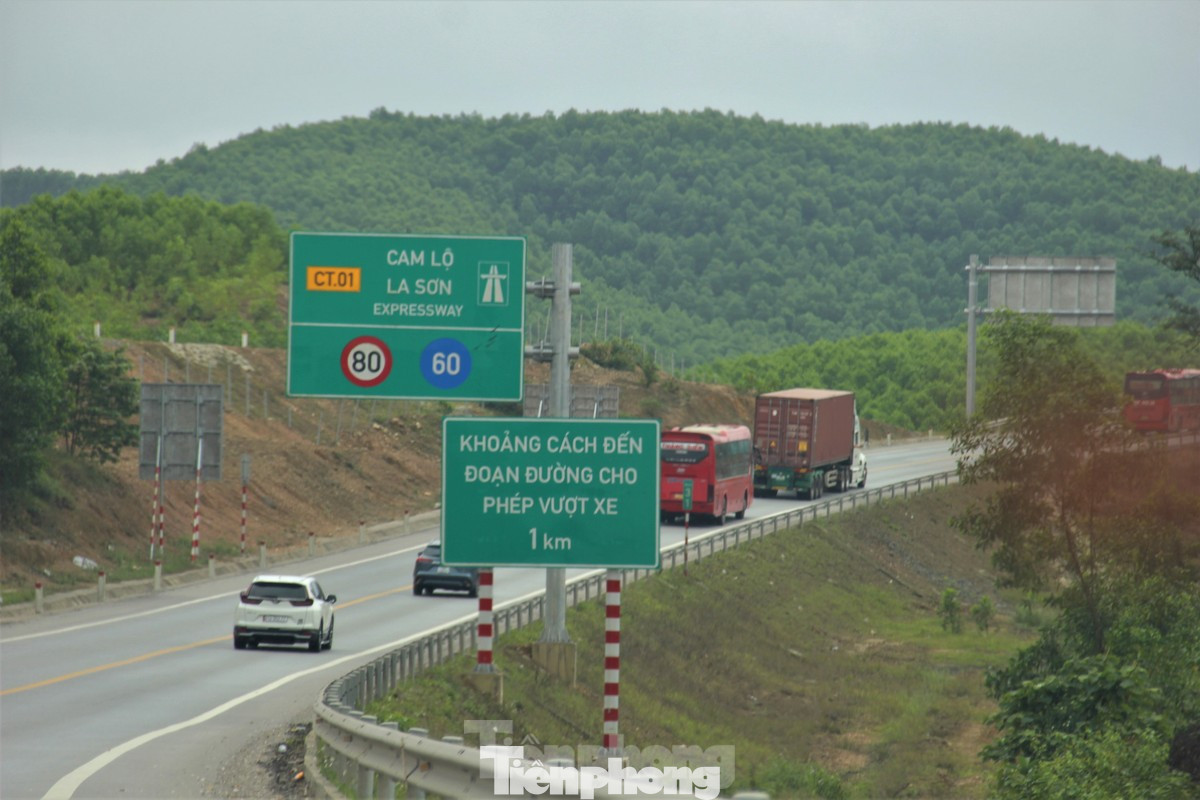 Dự kiến hoàn thành việc mở rộng cao tốc Cam Lộ - La Sơn vào tháng 5/2025. Dự kiến hoàn thành việc mở rộng cao tốc Cam Lộ - La Sơn vào tháng 5/2025.