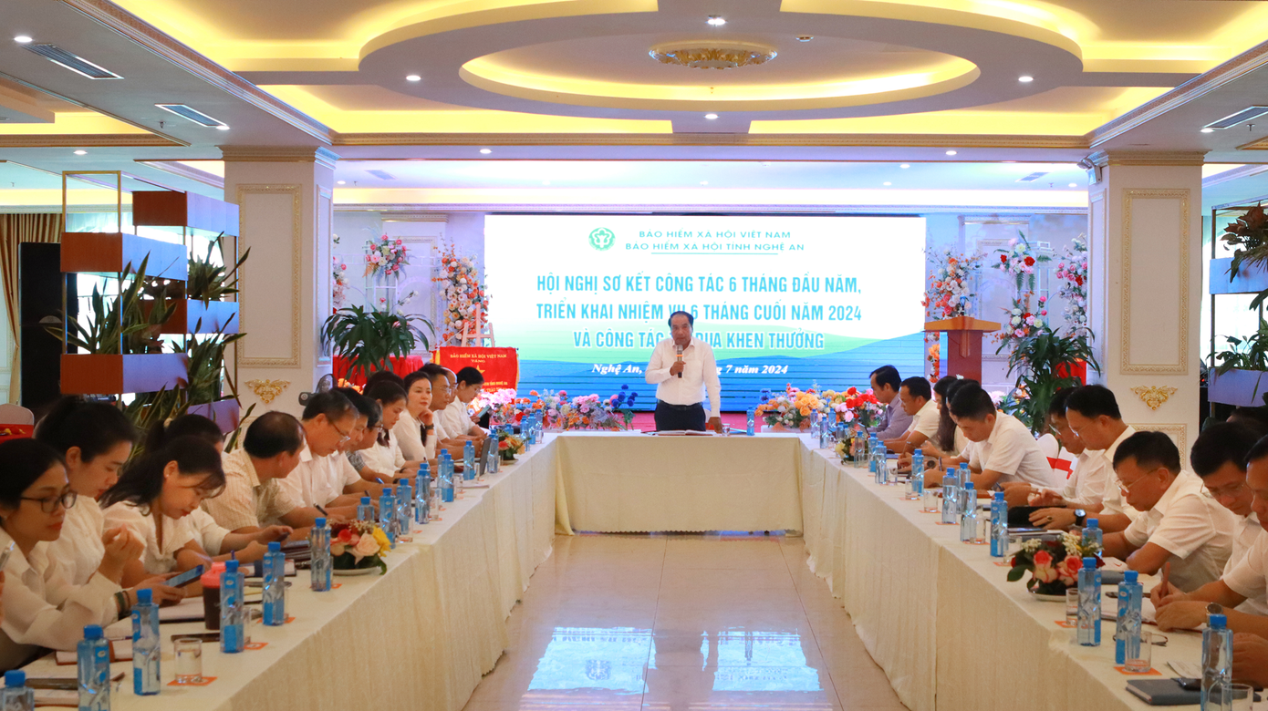 Toàn cảnh hội nghị sơ kết.