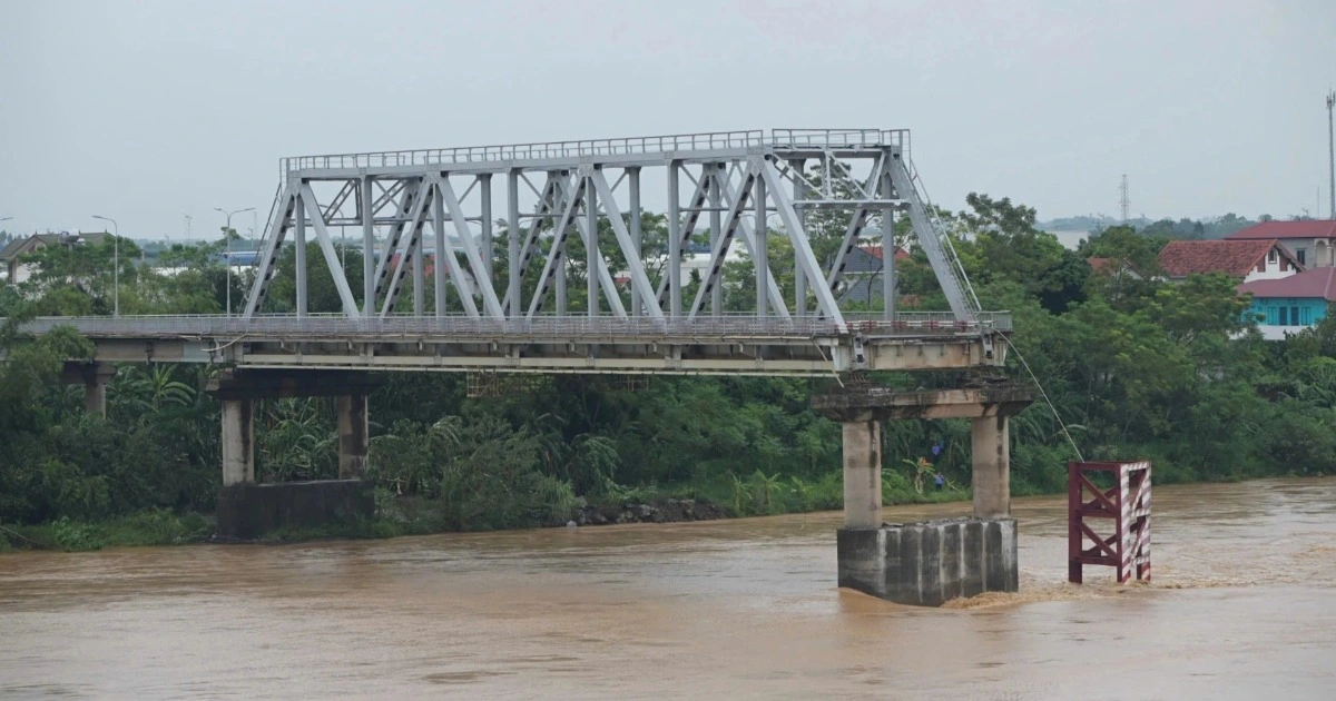 Cục Đường bộ Việt Nam đề xuất lập báo cáo chủ trương đầu tư cầu Phong Châu mới. Cục Đường bộ Việt Nam đề xuất lập báo cáo chủ trương đầu tư cầu Phong Châu mới.