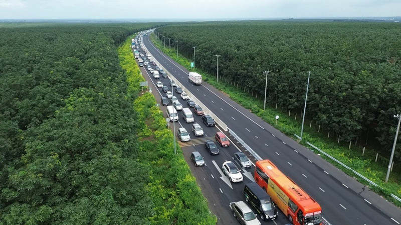 Tất cả các tuyến cao tốc do Nhà nước đầu tư sẽ thu phí từ 1/10 tới đây. Tất cả các tuyến cao tốc do Nhà nước đầu tư sẽ thu phí từ 1/10 tới đây.