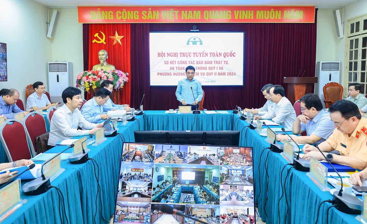 Bộ trưởng GTVT Nguyễn Văn Thắng chủ trì hội nghị sơ kết. Ảnh: Tạ Hải