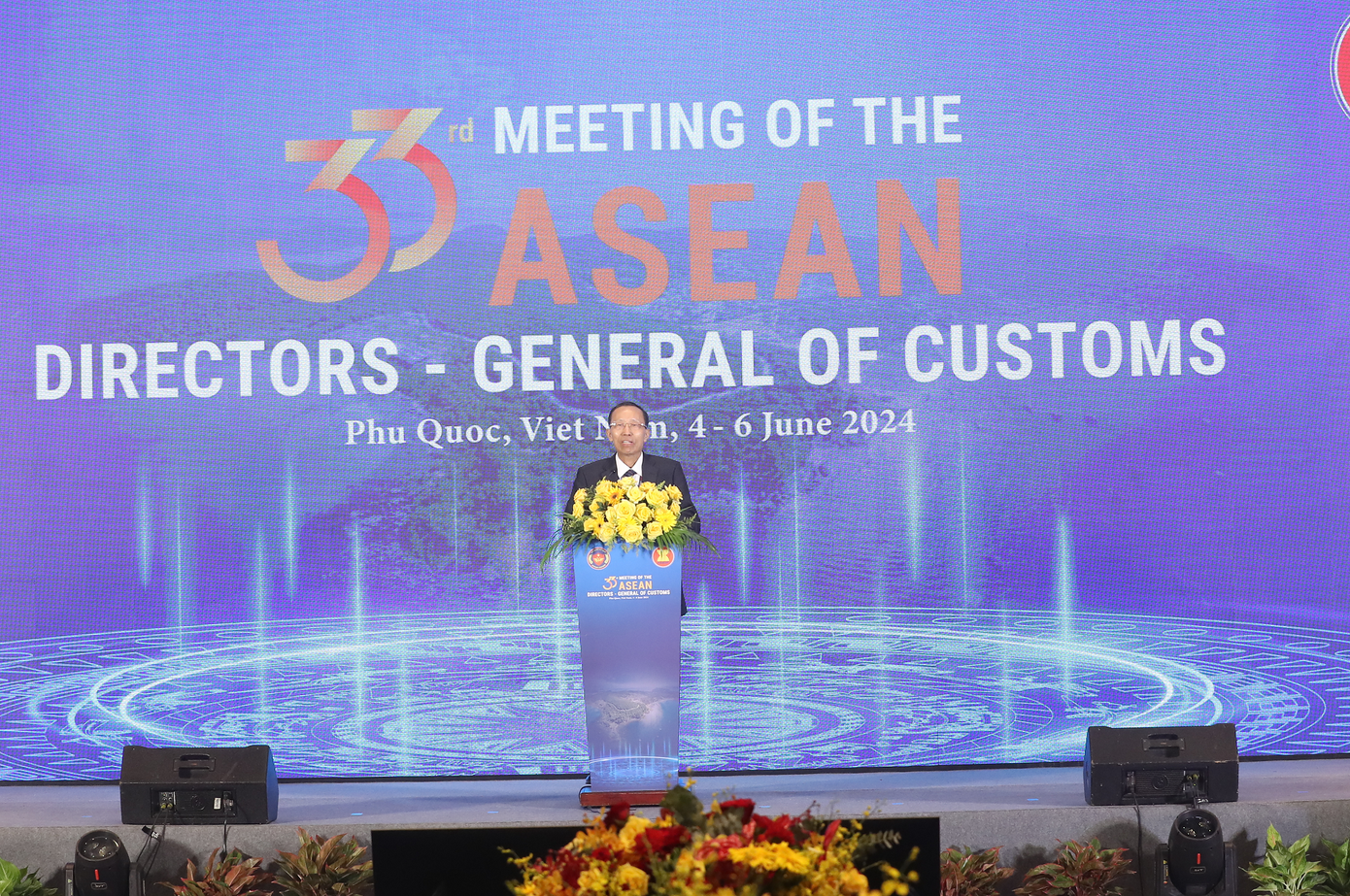 Ông Nguyễn Văn Cẩn - Tổng cục trưởng Hải quan Việt Nam Ông Nguyễn Văn Cẩn - Tổng cục trưởng Hải quan Việt Nam