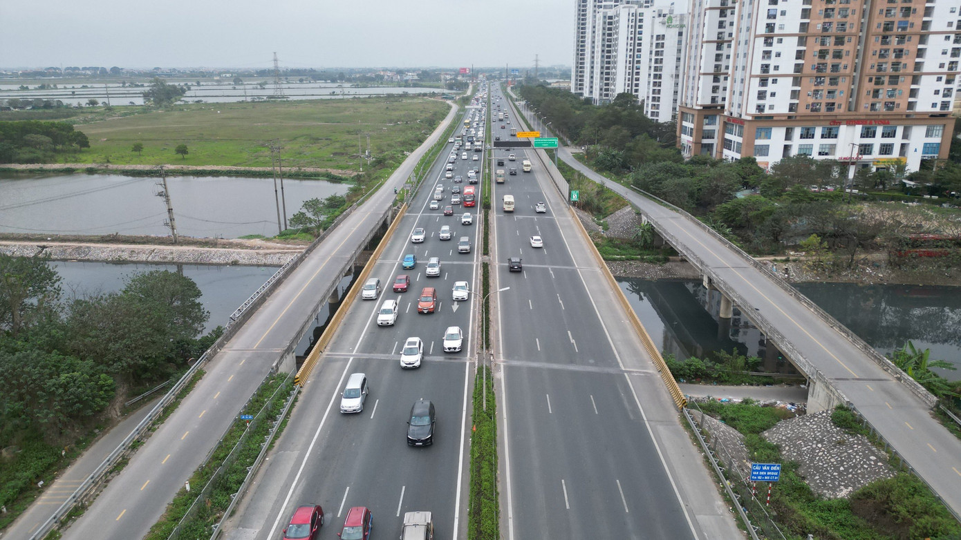 Quang cảnh cao tốc Pháp Vân - Cầu Giẽ chiều 14/2.