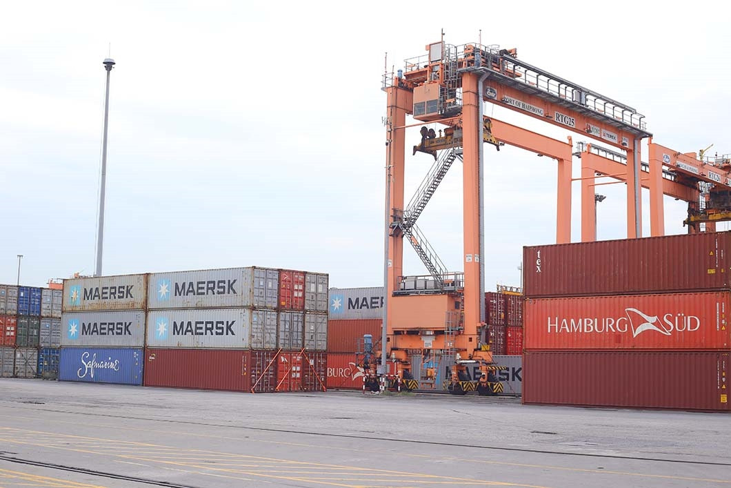 Cảng Tân Vũ - Hải Phòng bắt đầu tiếp nhận hàng hóa trở lại. Cảng Tân Vũ - Hải Phòng bắt đầu tiếp nhận hàng hóa trở lại.