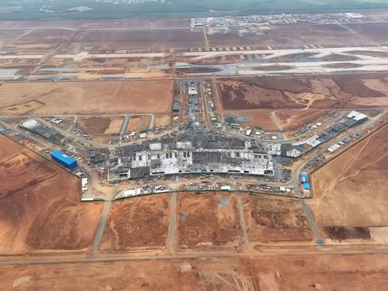 Bộ GTVT cho rằng việc đề xuất xây dựng đường số 2 trong giai đoạn 1 là không phù hợp. Bộ GTVT cho rằng việc đề xuất xây dựng đường số 2 trong giai đoạn 1 là không phù hợp.