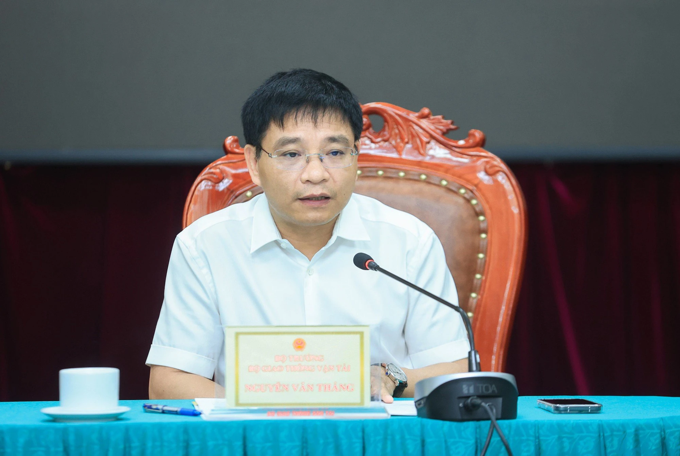 Bộ trưởng Nguyễn Văn Thắng chỉ đạo các đơn vị lắng nghe, tiếp thu phản ánh của báo chí, người dân để tổ chức giao thông trên các cao tốc được phân kỳ đầu tư tốt hơn (Ảnh: Tạ Hải). Bộ trưởng Nguyễn Văn Thắng chỉ đạo các đơn vị lắng nghe, tiếp thu phản ánh của báo chí, người dân để tổ chức giao thông trên các cao tốc được phân kỳ đầu tư tốt hơn (Ảnh: Tạ Hải).