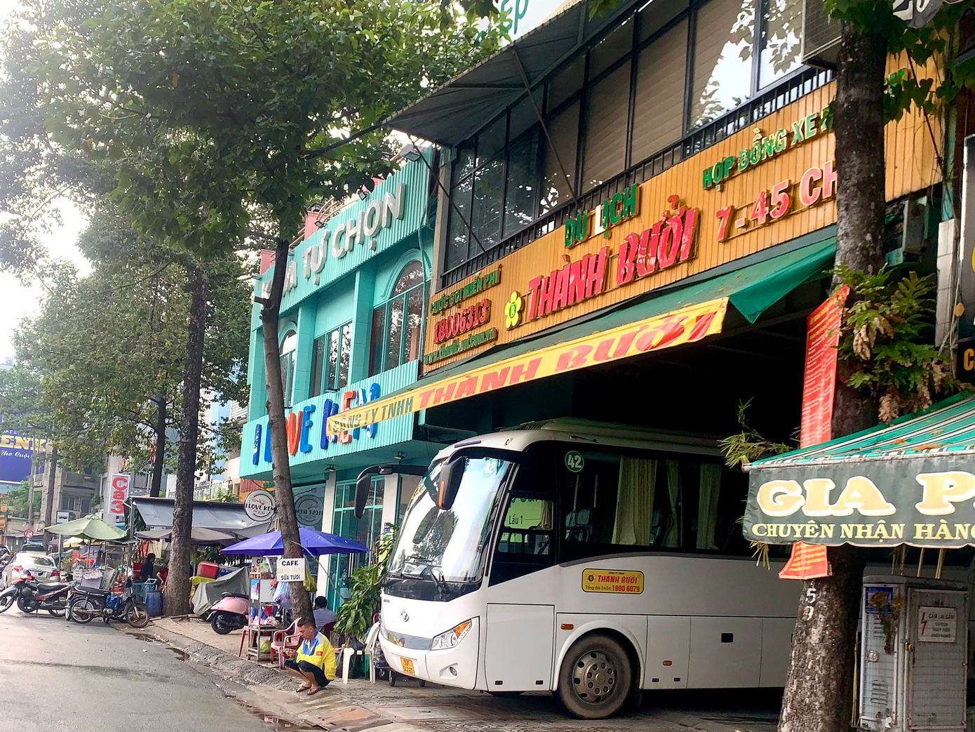 Nhiều xe khách của nhà xe Thành Bưởi bị thu hồi phù hiệu do vi phạm tốc độ. Nhiều xe khách của nhà xe Thành Bưởi bị thu hồi phù hiệu do vi phạm tốc độ.