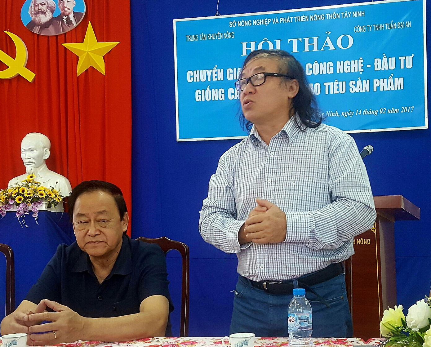 TS Nguyễn Đăng Nghĩa - Giám đốc Trung tâm Nghiên cứu và tư vấn nông nghiệp nhiệt đới (đứng) cho rằng, cần khẩn trương và thẳng thắn công bố rõ nguyên nhân sầu riêng vượt dư lượng cadimi.