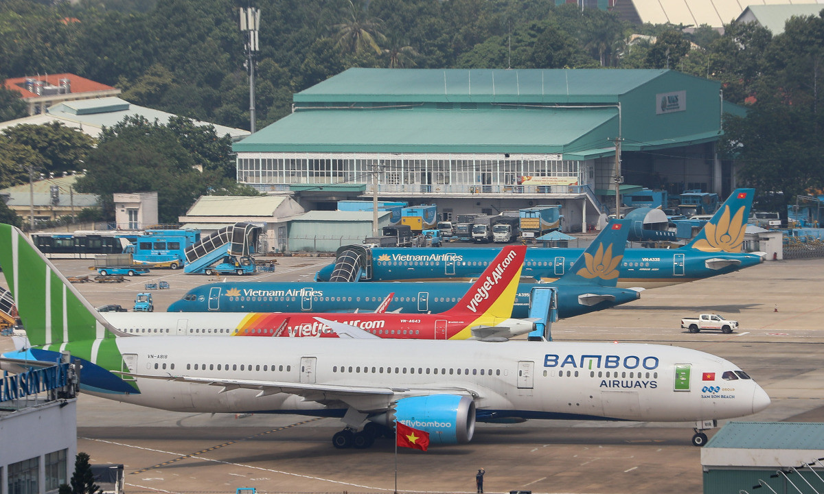 Nhiều hãng hàng không nội địa đang rục rịch tìm thuê máy bay để phục vụ đi lại dịp hè. Nhiều hãng hàng không nội địa đang rục rịch tìm thuê máy bay để phục vụ đi lại dịp hè.