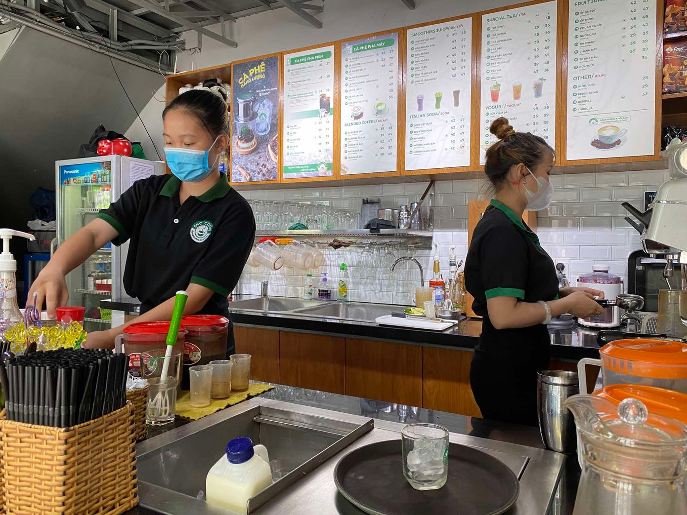 Học sinh, sinh viên làm thêm được bình đẳng trong thực hiện quyền và nghĩa vụ với người lao động. Học sinh, sinh viên làm thêm được bình đẳng trong thực hiện quyền và nghĩa vụ với người lao động.