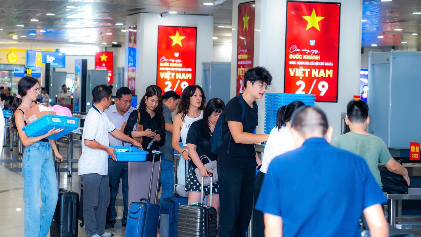 Hành lý, giấy tờ hành khách được kiểm soát chặt chẽ trong dịp lễ 2/9. Hành lý, giấy tờ hành khách được kiểm soát chặt chẽ trong dịp lễ 2/9.