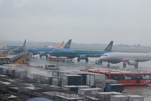 Nhiều chuyến bay đến một số sân bay bị ảnh hưởng bởi bão số 3 sẽ bị hủy, hoãn chuyến. Nhiều chuyến bay đến một số sân bay bị ảnh hưởng bởi bão số 3 sẽ bị hủy, hoãn chuyến.