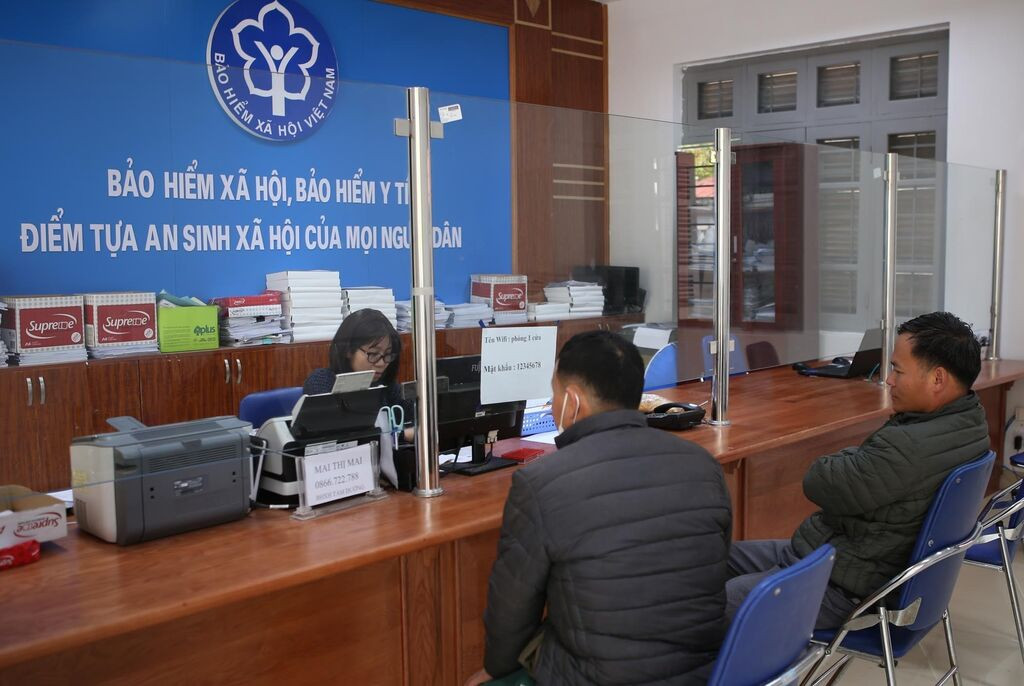 BHXH Việt Nam khuyến cáo người dân cần cảnh giác trước việc các đối tượng số điện thoại lạ tự xưng là cán bộ của cơ quan bảo hiểm. BHXH Việt Nam khuyến cáo người dân cần cảnh giác trước việc các đối tượng số điện thoại lạ tự xưng là cán bộ của cơ quan bảo hiểm.