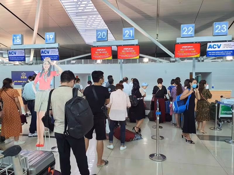 Giá vé máy bay đến nhiều điểm du lịch đã giảm mạnh so với dịp 30/4.