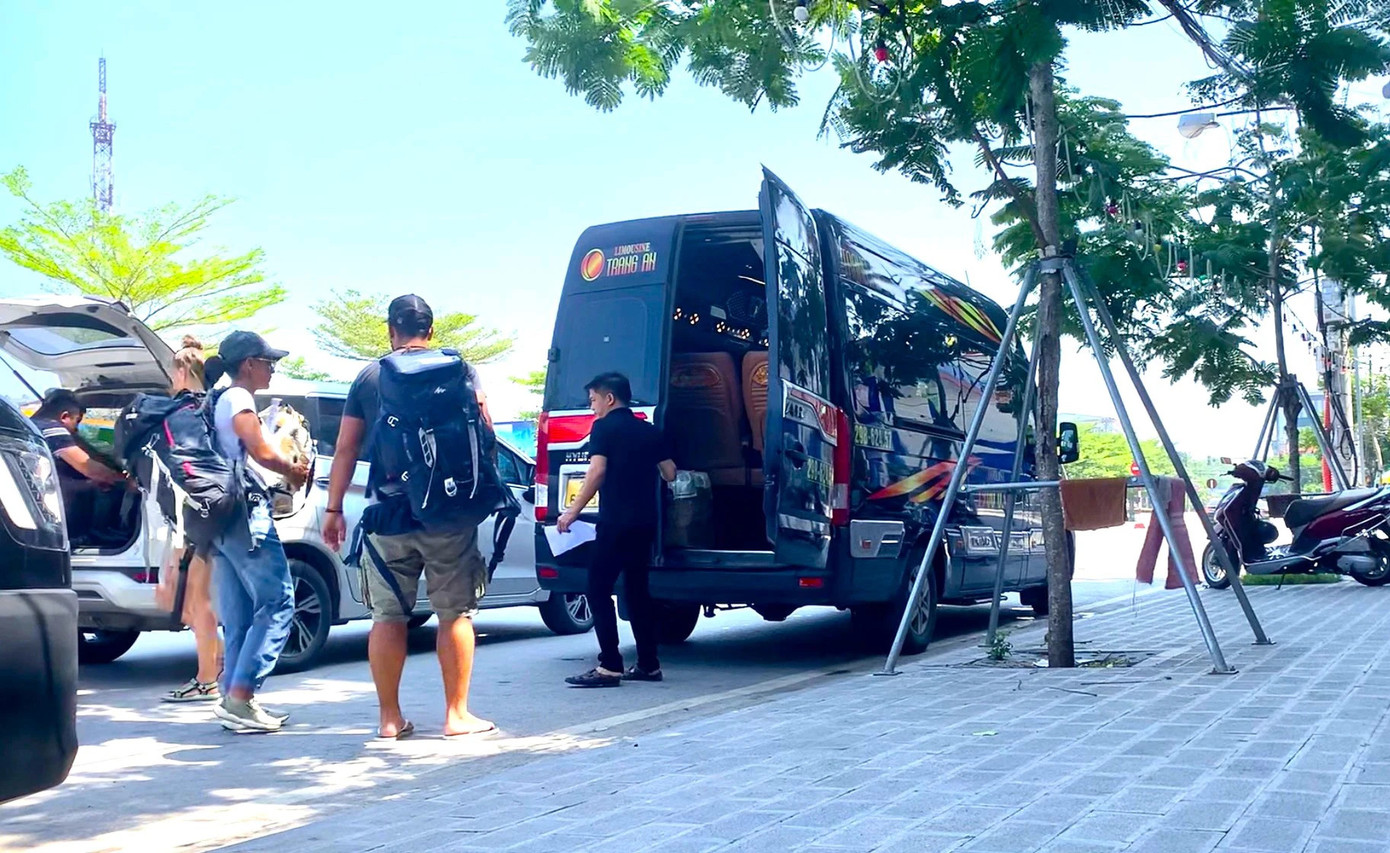 Xe hợp đồng bắt buộc phải ký hợp đồng trước khi thực hiện chuyến đi.