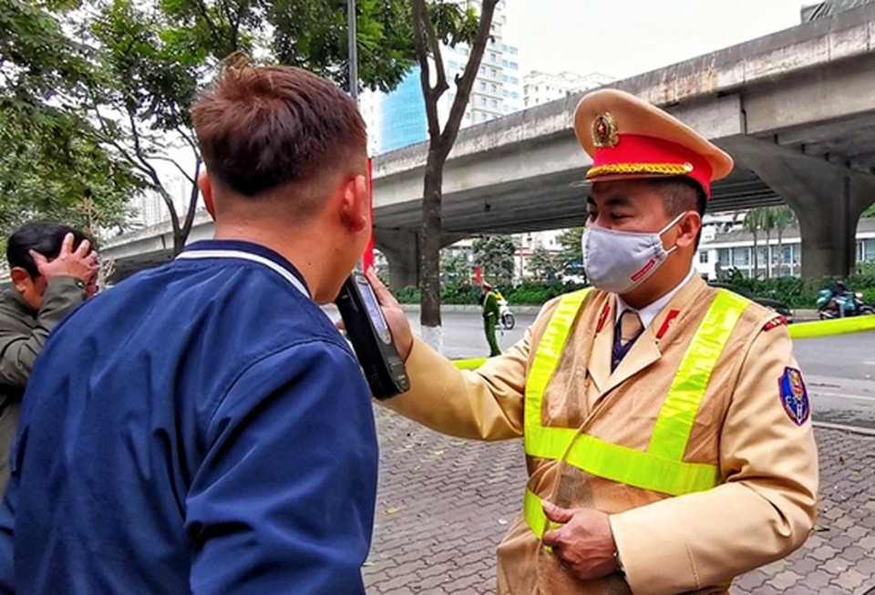 Cơ quan chức năng xử phạt hơn 6.100 vụ vi phạm nồng độ cồn trong ngày mùng 4 Tết Cơ quan chức năng xử phạt hơn 6.100 vụ vi phạm nồng độ cồn trong ngày mùng 4 Tết