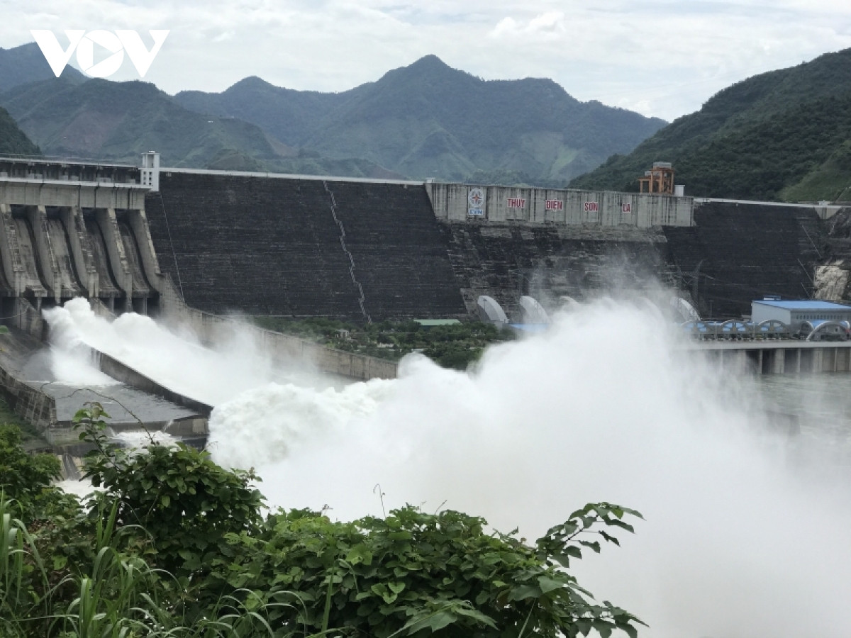 Hồ Thủy điện Sơn La sẽ mở 3 cửa xả lũ vào 16h hôm nay.