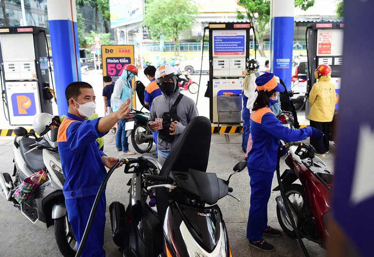 Giá xăng dầu đồng loạt tăng từ chiều nay (2/1).