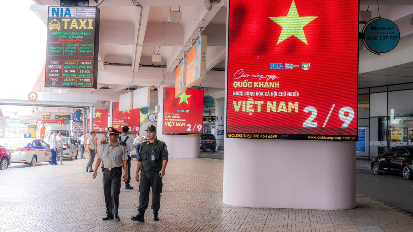 Lực lượng an ninh được tăng cường tại các sân bay. Lực lượng an ninh được tăng cường tại các sân bay.