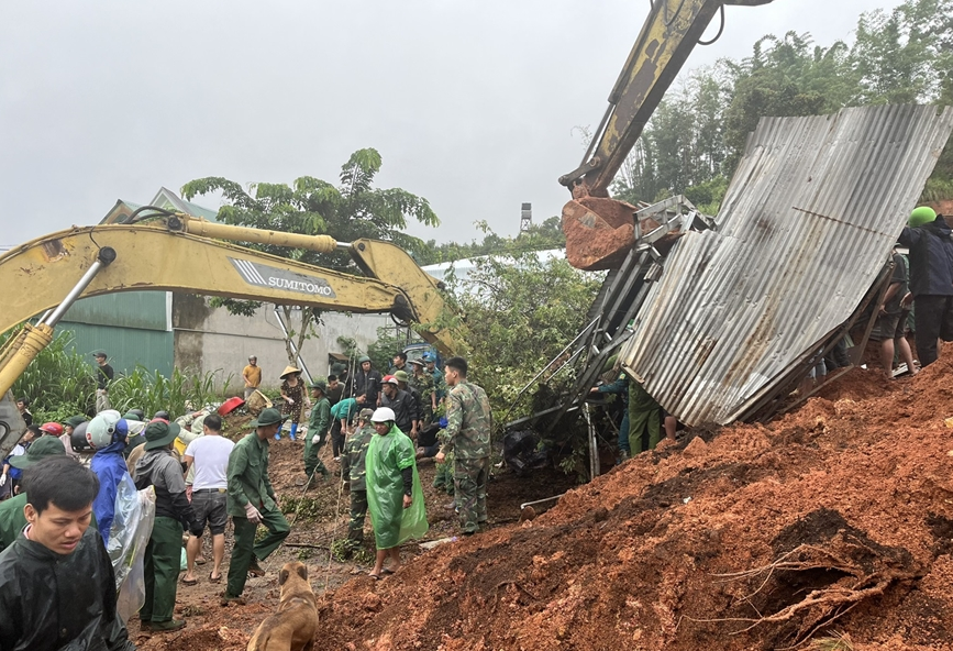 Hiện trường vụ sạt lở đất khiến 2 người thương vong ở Lâm Đồng vào chiều 20/7.