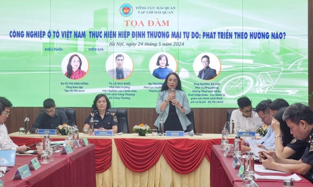 Các đại biểu chia sẻ tại buổi tọa đàm. Các đại biểu chia sẻ tại buổi tọa đàm.