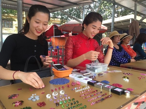 Duy nhất Việt Nam: Chợ tạm ven đường bán đá quý tiền tỷ ảnh 10