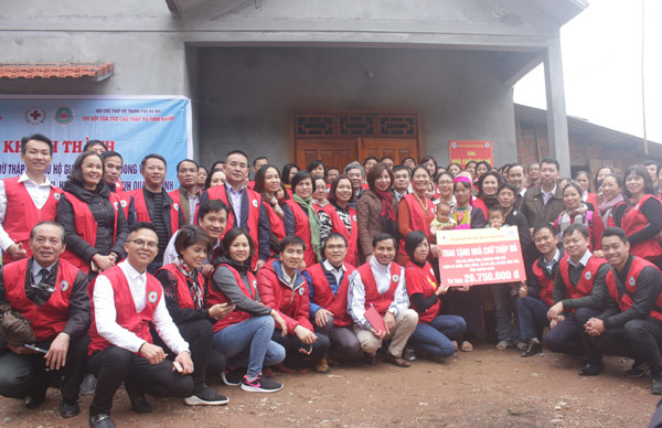 Chi hội Chữ thập đỏ Tình người Hà Nội tặng quà dân nghèo Quảng Ninh ảnh 5