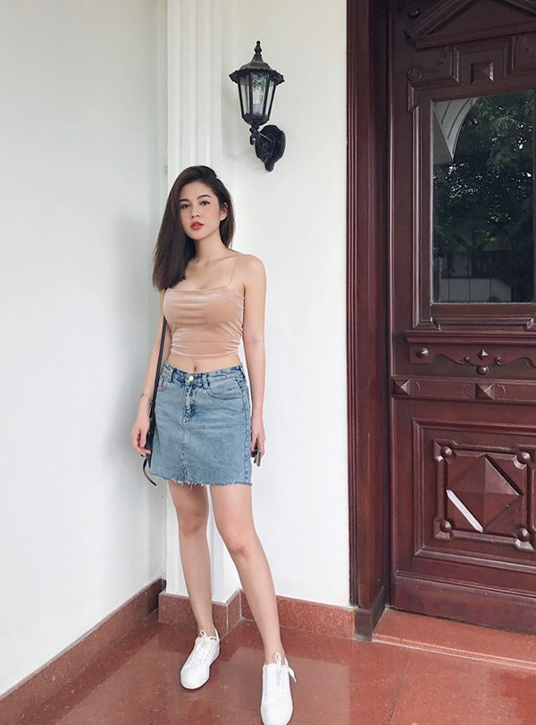 Diễn viên xinh đẹp 'Người phán xử' theo chân đội tuyển Việt ảnh 6