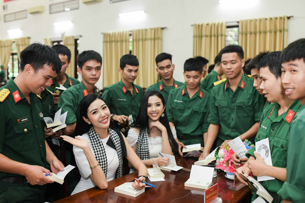Hàng chục ngàn cuốn sách quý đổi đời đến với chiến sĩ quân đội ảnh 2