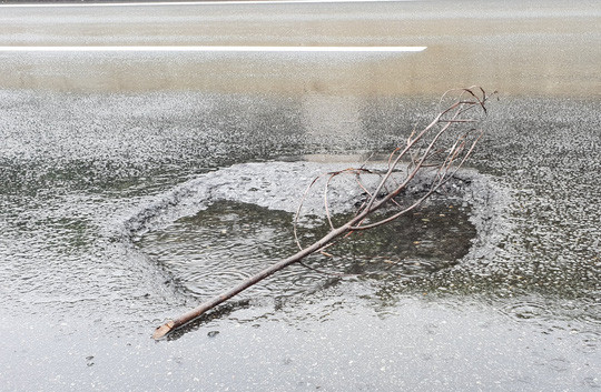 Sau mưa lớn, đường cao tốc Đà Nẵng – Quảng Ngãi 34.500 tỉ đầy “ổ gà“ ảnh 6