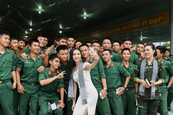 Hàng chục ngàn cuốn sách quý đổi đời đến với chiến sĩ quân đội ảnh 4