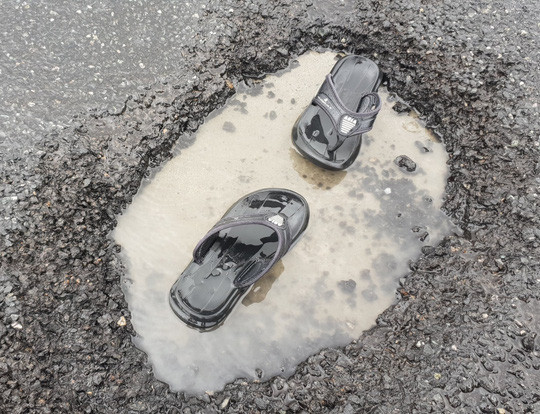 Sau mưa lớn, đường cao tốc Đà Nẵng – Quảng Ngãi 34.500 tỉ đầy “ổ gà“ ảnh 2