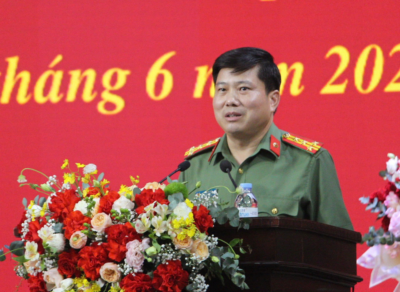 Đại tá Vũ Văn Đấu - Tân Giám đốc Công an tỉnh Điện Biên phát biểu tại buổi lễ công bố.