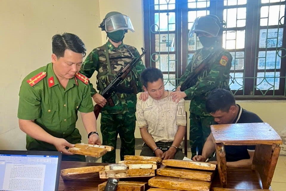 Đối tượng Mùa A Nhà vận chuyển số ma túy từ Lào qua biên giới bằng đường tiểu ngạch Đối tượng Mùa A Nhà vận chuyển số ma túy từ Lào qua biên giới bằng đường tiểu ngạch