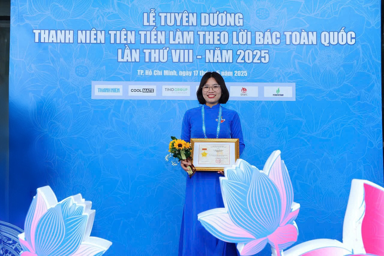 Chị Ngọc là 1 trong số 4 đoàn viên tiêu biểu đại diện cho Tỉnh Đoàn Điện Biên nhận danh hiệu Thanh niên tiên tiến làm theo lời Bác toàn quốc lần thứ VIII.