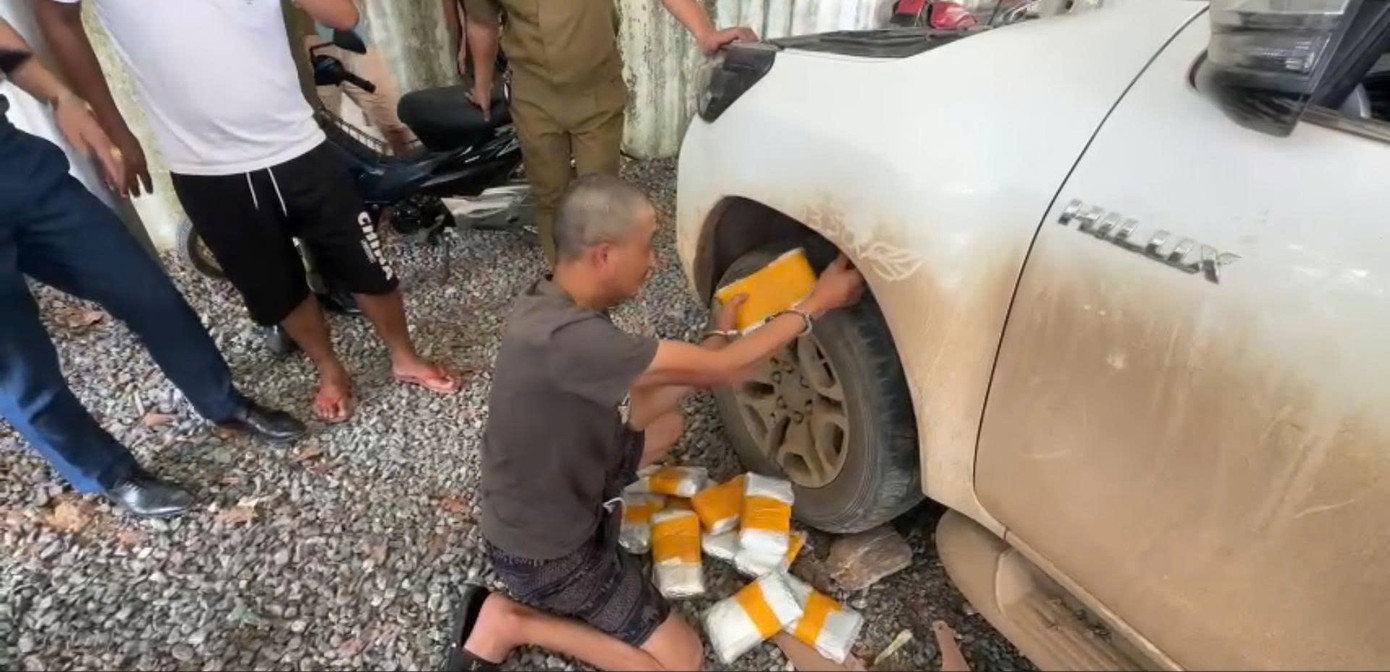 Đối tượng Vàng A Minh cất giấu ma tuý trong xe ô tô. Đối tượng Vàng A Minh cất giấu ma tuý trong xe ô tô.