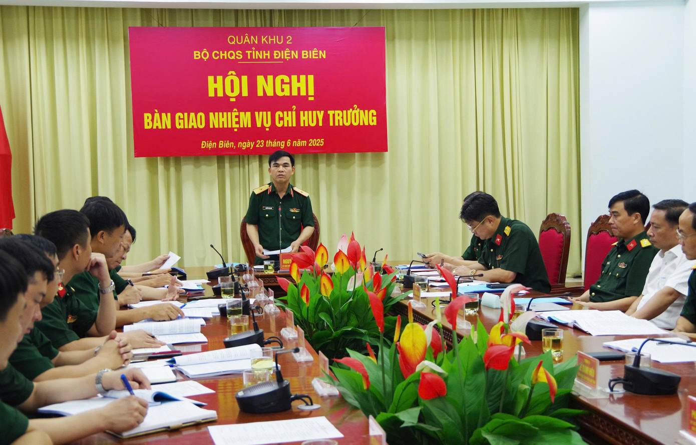 Thiếu tướng Nguyễn Văn Xuân phát biểu tại hội nghị.