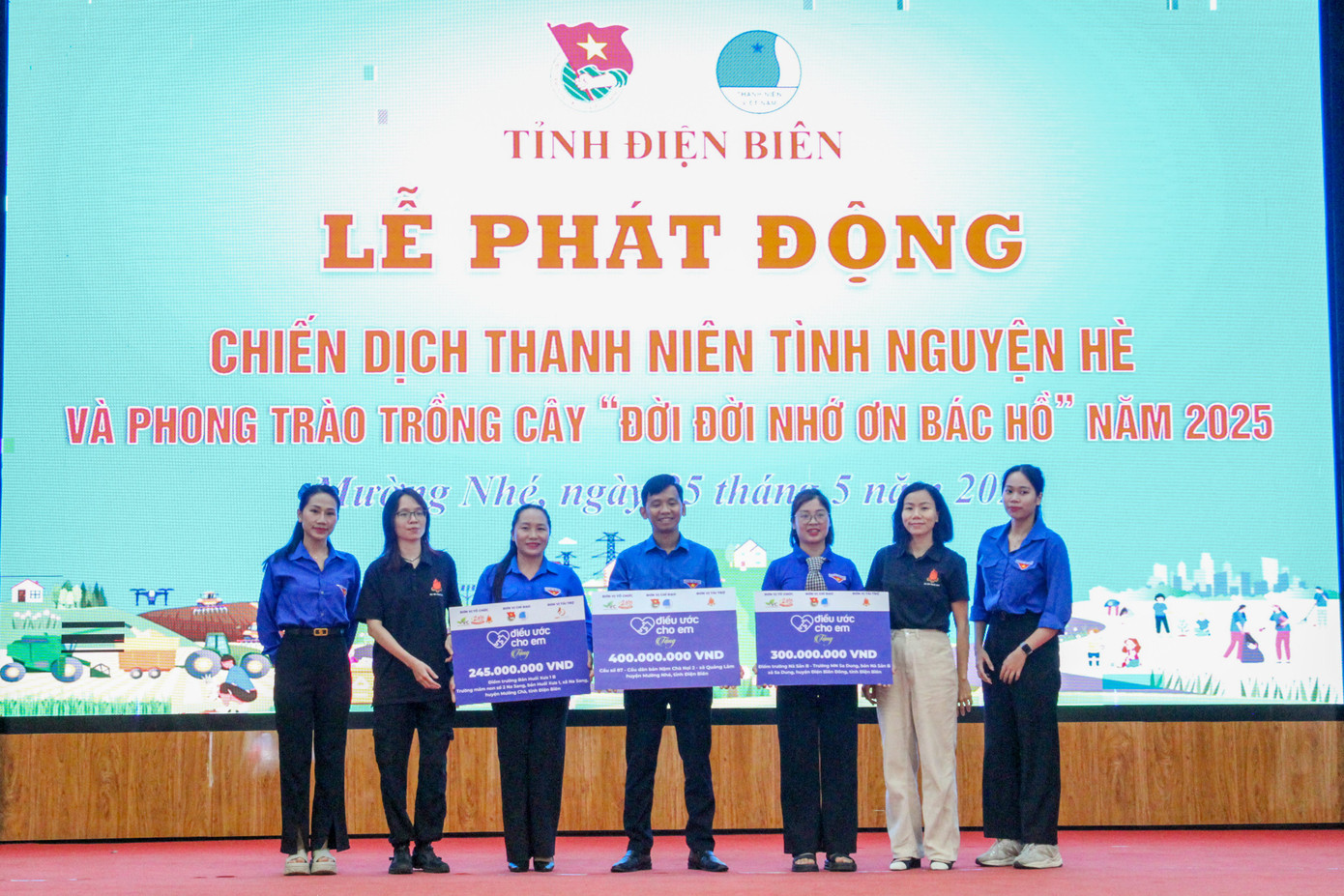 Hệ sinh thái Nuôi em trao tặng công trình thanh niên cho các đơn vị cơ sở Đoàn trong lễ phát động Chiến dịch Thanh niên tình nguyện hè 2025.