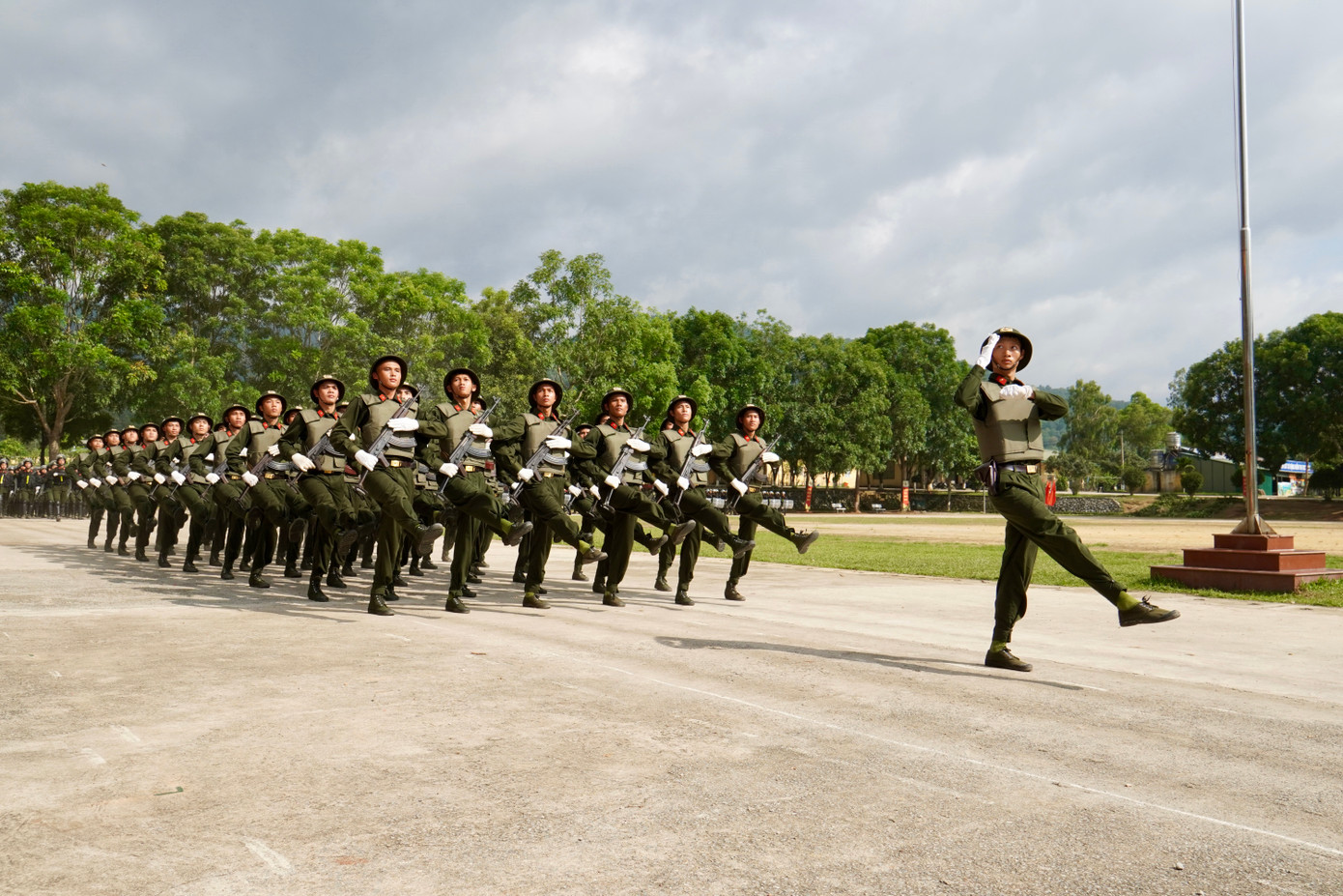 Trong 3 tháng huấn luyện, các chiến sĩ được đào tạo toàn diện về chính trị, pháp luật, điều lệnh, quân sự, võ thuật và kỹ – chiến thuật CSCĐ. Trong 3 tháng huấn luyện, các chiến sĩ được đào tạo toàn diện về chính trị, pháp luật, điều lệnh, quân sự, võ thuật và kỹ – chiến thuật CSCĐ.