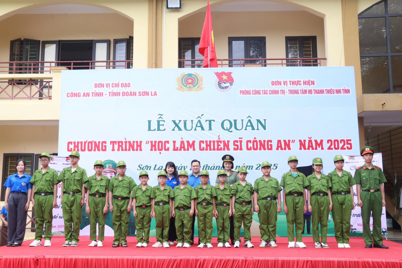 Mỗi khoá trải nghiệm tại chương trình "Học làm chiến sĩ công an" kéo dài 7 ngày. Mỗi khoá trải nghiệm tại chương trình "Học làm chiến sĩ công an" kéo dài 7 ngày.