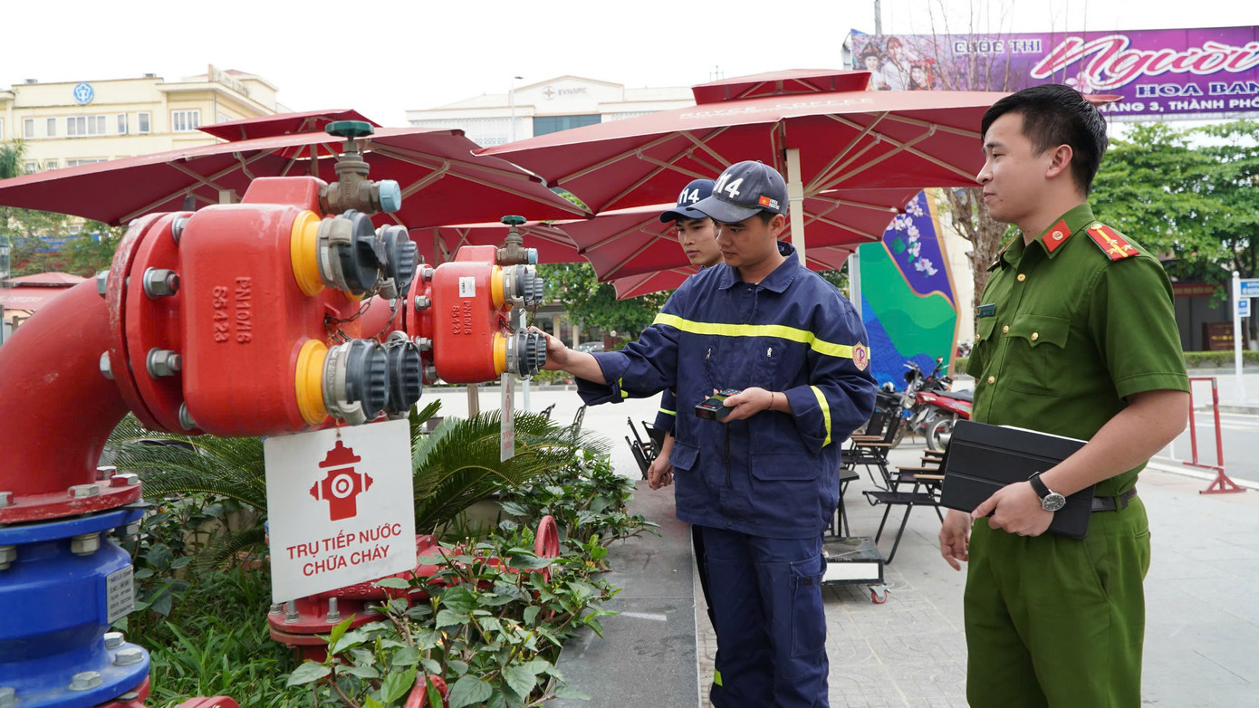Lực lượng PCCC khảo sát thực địa các nguồn nước trên địa bàn để cập nhật dữ liệu vào hệ thống Lực lượng PCCC khảo sát thực địa các nguồn nước trên địa bàn để cập nhật dữ liệu vào hệ thống
