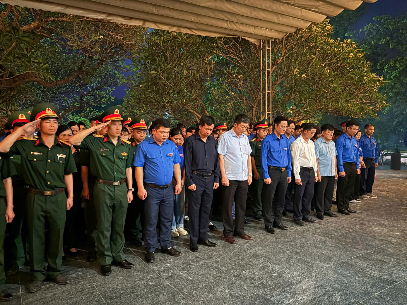 Tỉnh Đoàn Điện Biên tổ chức trọng thể Lễ thắp nến và dâng hương tri ân các Anh hùng liệt sĩ tại tất cả nghĩa trang liệt sĩ, bia tưởng niệm trên địa bàn toàn tỉnh vào ngày 28/4 và ngày 6/5. Tỉnh Đoàn Điện Biên tổ chức trọng thể Lễ thắp nến và dâng hương tri ân các Anh hùng liệt sĩ tại tất cả nghĩa trang liệt sĩ, bia tưởng niệm trên địa bàn toàn tỉnh vào ngày 28/4 và ngày 6/5.