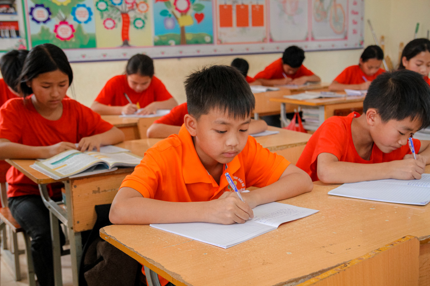 Kha Say trong lớp học. Kha Say trong lớp học.