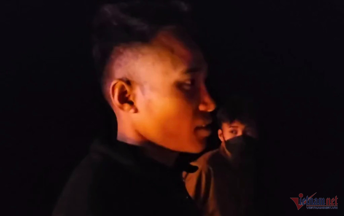 Chứng kiến việc đôi vợ chồng nằm cùng trên xe bị văng xuống đường tử vong khiến anh Tuyền hoảng sợ