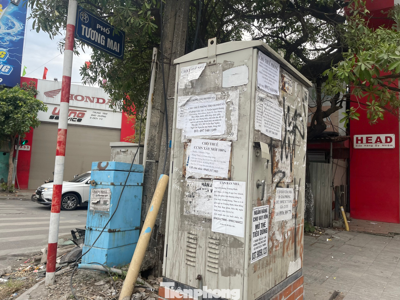 Ở góc độ khách hàng, chị Thanh Phương và nhiều người bày tỏ, nếu các chủ mặt bằng không chịu giảm giá cho thuê, tăng thời gian thanh toán tiền thuê nhà thì thời gian tới sẽ còn nhiều mặt bằng bị trả nữa...